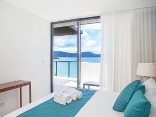 Airlie Beach Apartment | Elegant Mirage Whitsundays: Oceanfront Bliss Awaits