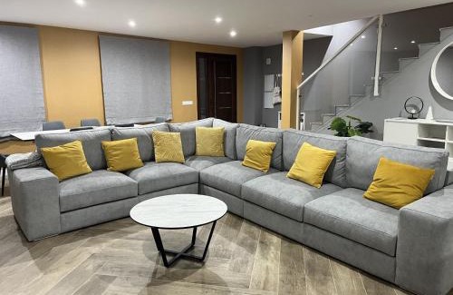 Mombeltran Villa | Welcoming MIRAGREDOS CASA RURAL - Ideal for Families