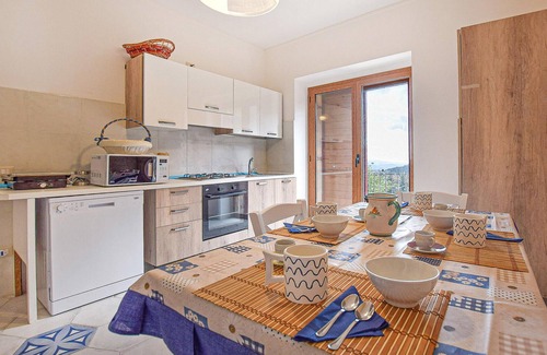 Rutino House | Inviting Cottage with Scenic Views and Pet-Friendly Amenities