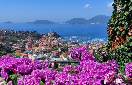 Lerici Villa | Relax at Miralunga la Villetta with Ocean View & Pool