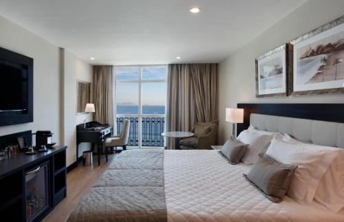 Copacabana Hotel | Discover Miramar By Windsor Copacabana: 5-Star Oceanfront Oasis