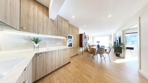 San Sebastian Apartment | Miramar Flat: 4-Star Retreat with Terrace & Free Parking