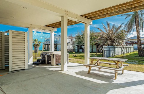 Terramar Beach House | Experience Miramar Mariner: A 4-Star Pet-Friendly Escape
