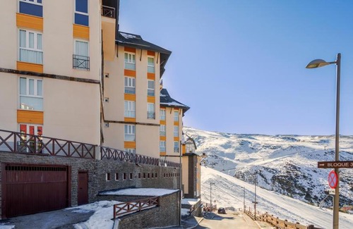 Pradollano Apartment | Miramar Ski - Your Cozy Retreat with Pool and Hot Tub