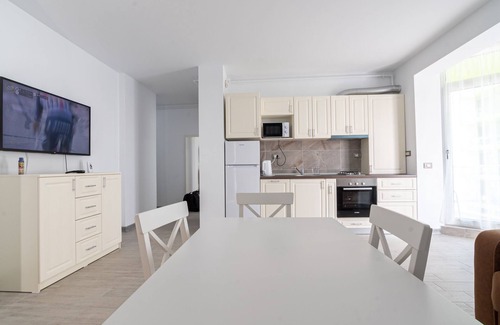 Mamaia-Sat Apartment | Experience Comfort at Miramare Alezzi with Ocean Views