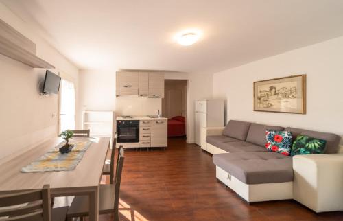 Miramare Apartment | Explore Miramare Casa Vacanze: Family-Friendly Retreat