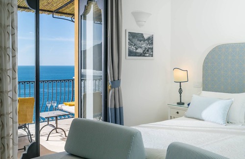 Positano City Centre Hotel | Idyllic Miramare: Oceanfront Bliss with Spa & Pool