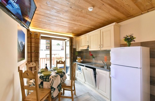 Valtournenche Bed & Breakfast | Inviting Miramonti: Sprawling Pool & Spa Retreat