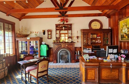 Myers Flat Cottage | Ocean View Retreat at Miranda Gardens Resort - Top Rated 9.4