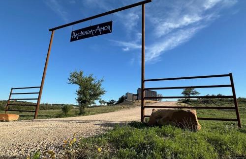 Johnson City House | Experience Miranda In The Hill Country - Hacienda Amor