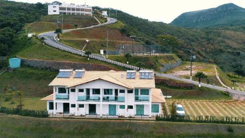 Capitolio Apartment | Unforgettable Stay at Mirante de Escarpas - 4-Star Perfection