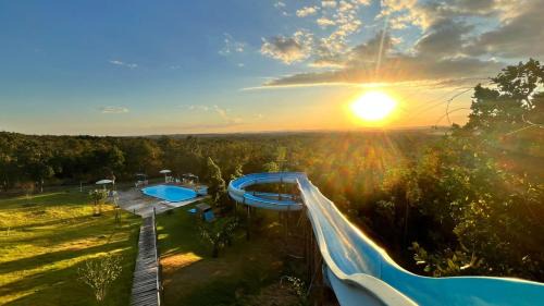 Nobres Hotel | Relax at Mirante do Cerrado: Pool, Breakfast & Family Fun