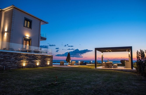Preveza Villa | Mirazur Seafront Villa with Private Pool & Breakfast