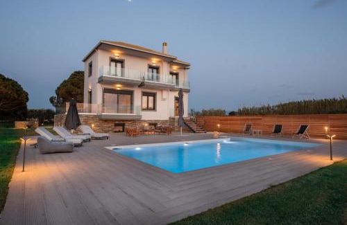 Preveza Villa | Discover Mirazur Seafront Sunset Villa with Ocean Views