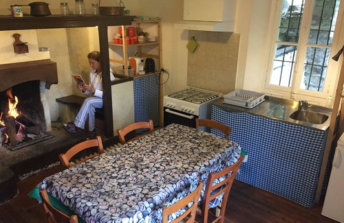 Torno Cabin | Pet-Friendly Retreat at Mirella Hut for Your Family Stay