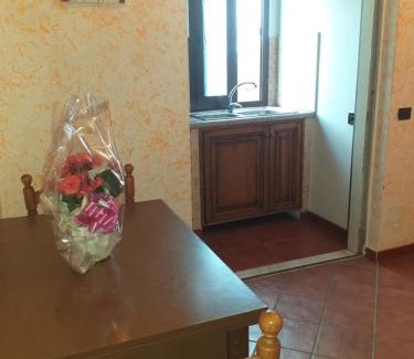 Ardea Bed & Breakfast | Inviting Mirella's House ViaVerona: Breakfast & Hot Tub Await