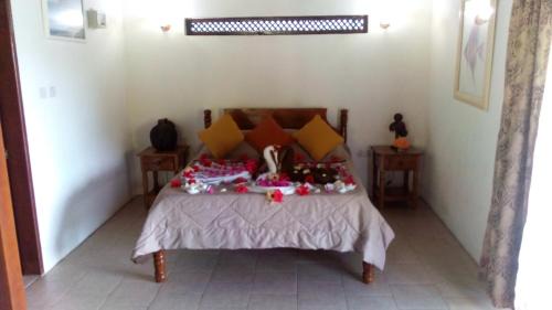 Anse Volbert Village House | Discover Mirella Villa: Pet-Friendly with Ocean Views
