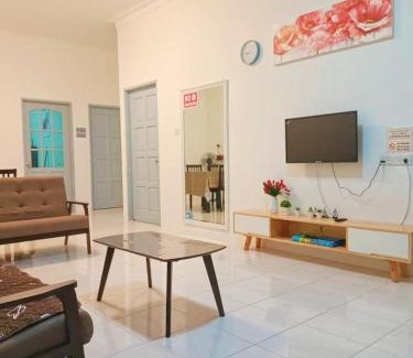 Miri House | Guest Rated 10/10: Miri Morsjaya Homestay for Families