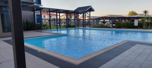 Miri Apartment | Family-Friendly Miri Sunsky Condominium with Pool Access