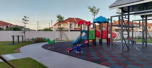 Miri Apartment | Family-Friendly Miri Sunsky Condominium with Pool Access