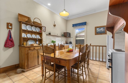 Tanunda House | Guest Rated 10/10: Miriam's Cottage with Kitchen & Breakfast