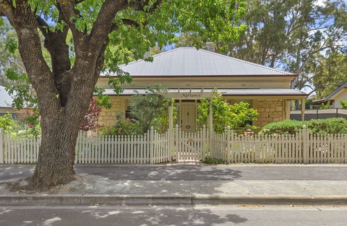 Tanunda House | Guest Rated 10/10: Miriam's Cottage with Kitchen & Breakfast