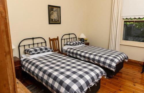 Tanunda House | Discover Miriams Cottage: Rated 10/10 with Family Amenities