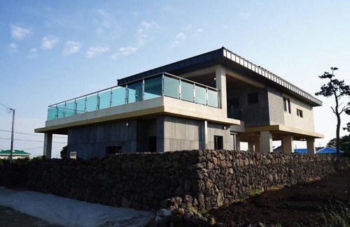 Andeok House | Guest Rated 10/10: Family-Friendly Mirine Jeju Hotel