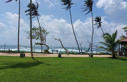 Thalaramba Villa | Top-Rated Mirissa Beach Villa with Pool & Ocean Views