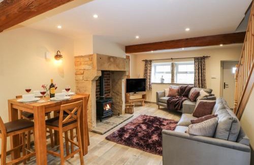 Lumbutts House | Enchanting Mirk Cottage: 4-Star Stay with Family-Friendly Amenities