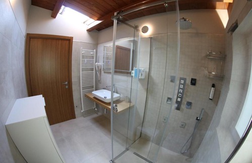 Licata Bed & Breakfast | Family-Friendly Retreat at Mirko's House with Hot Tub