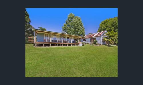 Berambing House | Discover Mirradong Cottage: Eco-Friendly Retreat with Hot Tub