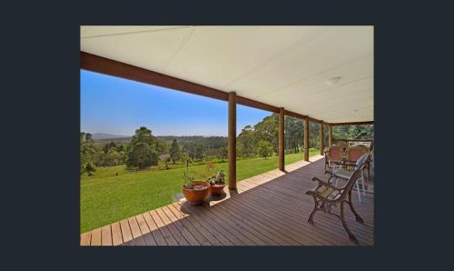 Berambing House | Discover Mirradong Cottage: Eco-Friendly Retreat with Hot Tub