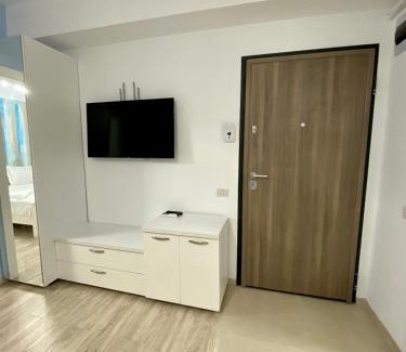 Constanta Apartment | Seaside Getaway at Mirror Lake Apartments - Rated 9.9/10