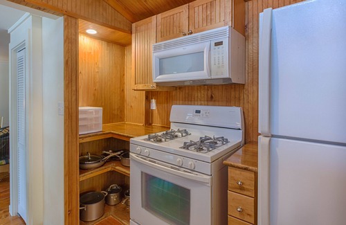 Mirror Lake House | Experience Mirror Lake at Red Door Guest House Near Main St!