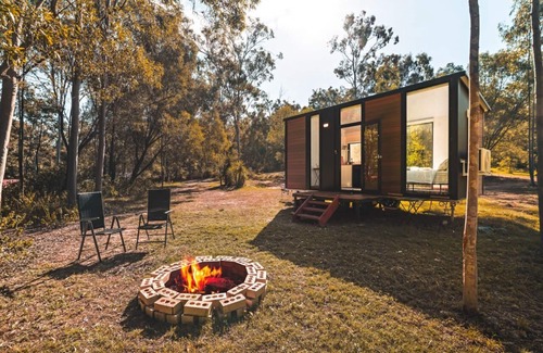Tamborine House | Pet-Friendly Retreat at Mirror Reflections Suites