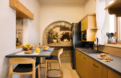 Agia Galini Apartment | Mirthea Suites: Guest Rated 10/10 with Pool & Breakfast