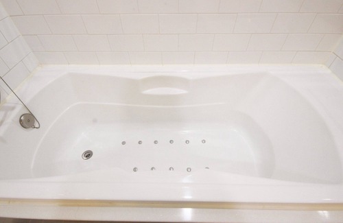 Miryang Hotel | Eco-Friendly Miryang Hotel Js501: Guest Rated 10/10