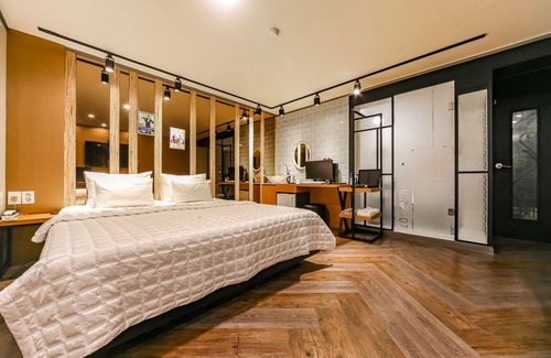 Miryang Hotel | Eco-Friendly Comfort at Miryang Martin with Hot Tub Access