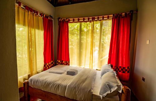 Sipi Cabin | Discover MISE CAVE LODGE: Pet-Friendly and Family Ready