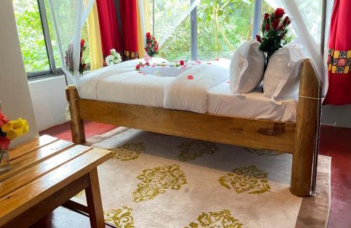 Sipi Cabin | Discover MISE CAVE LODGE: Pet-Friendly and Family Ready