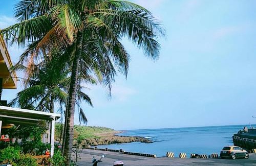 Eluan House | Oceanfront Mishe B&B: Guest Rated 9/10, Pet Friendly Stay
