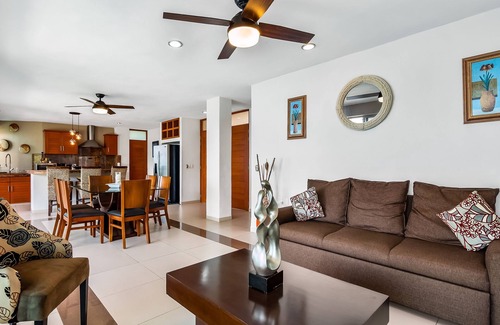 South Shore Hotel Area Condo | Oceanfront Mismaloya Beach Condo with Pool & Balcony Views