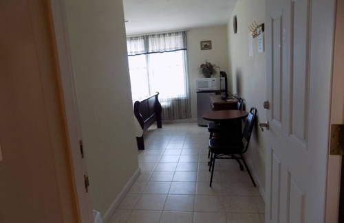 Misquamicut Hotel | Beachfront Bliss at Misquamicut Inn with Family-Friendly Perks