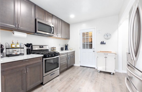 Bay Park House | Cozy Mission Bay Beach Retreat with Breakfast & Family Fun