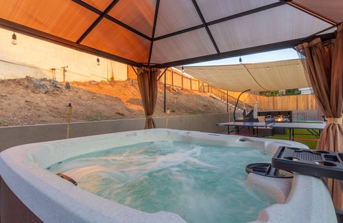 Bay Park House | Cozy Mission Bay Beach Retreat with Breakfast & Family Fun