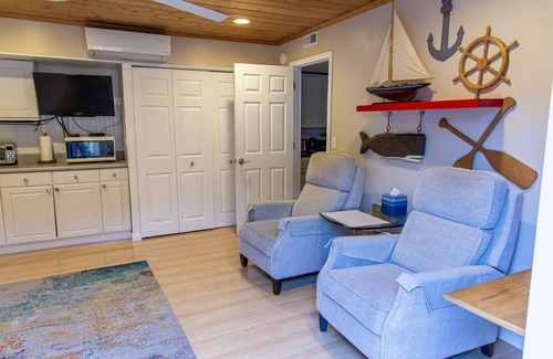 Bay Park Condo | Relaxing Mission Bay Studio with Rooftop Ocean Views