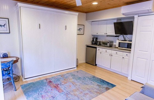 Bay Park Condo | Relaxing Mission Bay Studio with Rooftop Ocean Views