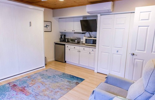 Bay Park Condo | Relaxing Mission Bay Studio with Rooftop Ocean Views