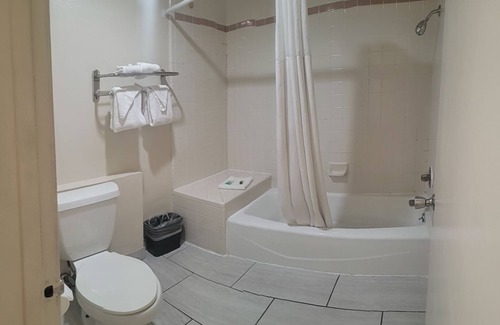 Hayward Hotel | Comfortable Mission Inn and Suites with Spa & Restaurant